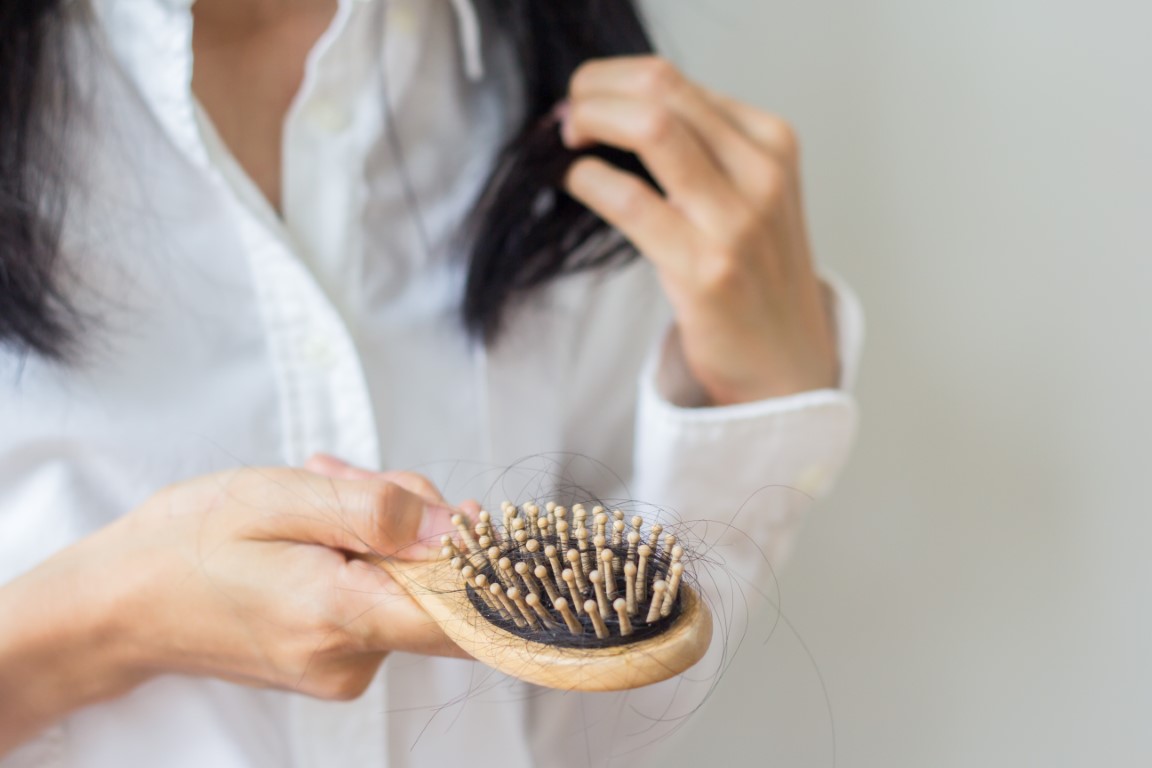 Perte De Cheveux Chez La Femme Causes Et Solutions