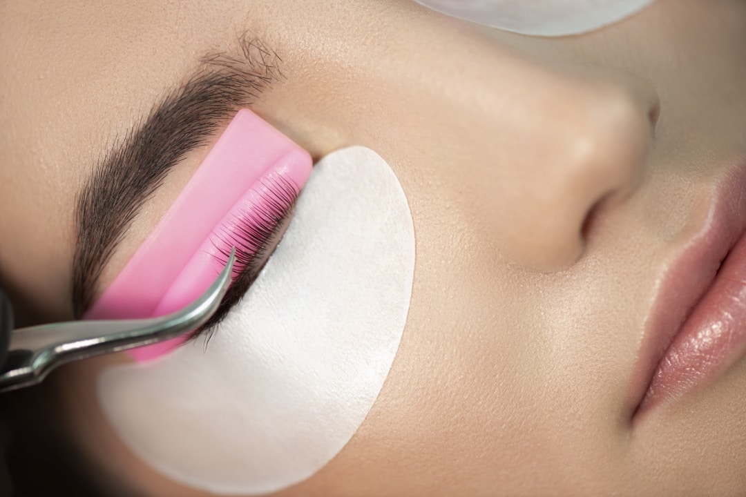 Tout Savoir Sur Le Rehaussement De Cils Le Mag Beaut